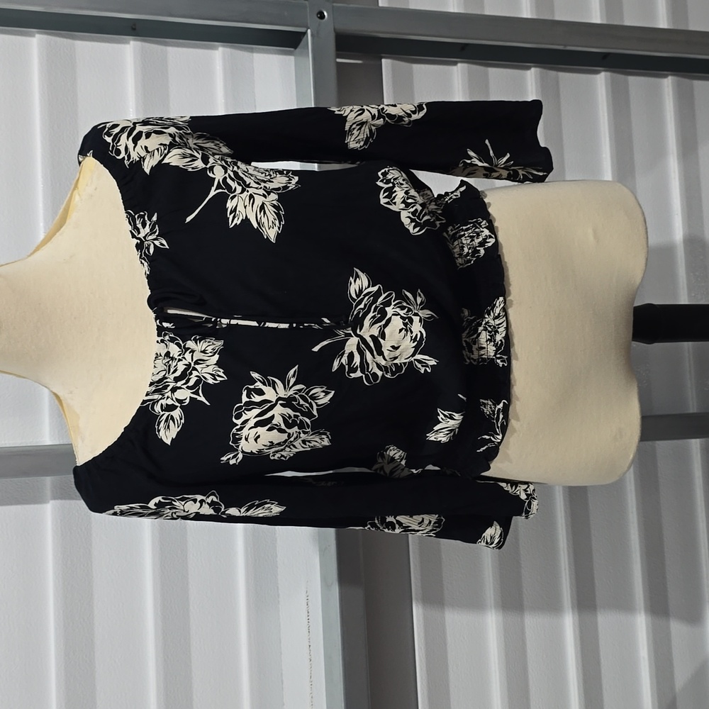 American Rag Black White‎ Floral Print Blouse Size Medium
